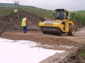 Netkaná separačná polypropylénová geotextília biela – Geomatex NTB 10 140 - 140 g/m² 2×150 m [300 m²]