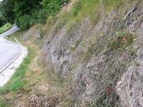Dvojzákrutová oceľová sieť na ochranu proti padaniu skál – Geomanet SAR - pokročile pokovený drôt potiahnutý PVC ø 2,7 mm, otvor 80/100 mm - 2×50 m [100 m²]