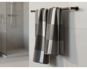 Osuška Pantone Karo 70x140 cm, šedá%