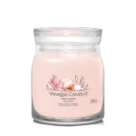 Yankee Candle Signature Pink Sands stredný pohár 368g / doba horenia až: 50 h (5038581128849)