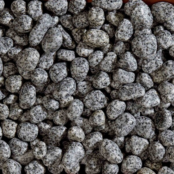 Granulati Zandobbio Okrasné kamene Granito Montorfano 15 - 25 mm 25 kg