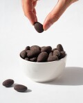 Vilgain Mandle v čokoláde – horká čokoláda 250 g