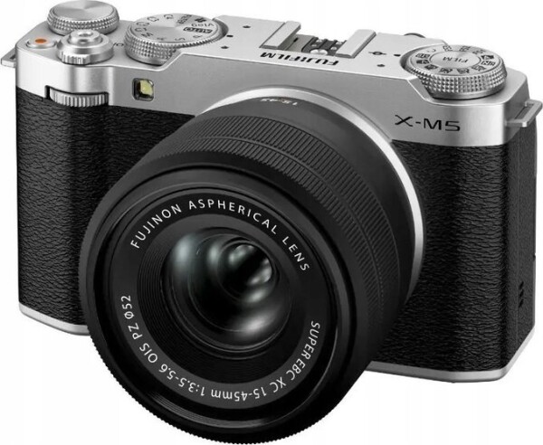Fujifilm X-M5 + 15-45mm silver