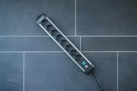 Brennenstuhl Premium Alu-Line čierna/strieborná / Predlžovací kábel / 8 zásuviek / 3 m / vypínač (1391030800)