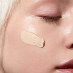 MÁDARA SKINONYM Polomatný Make-up s peptídmi Porcelain