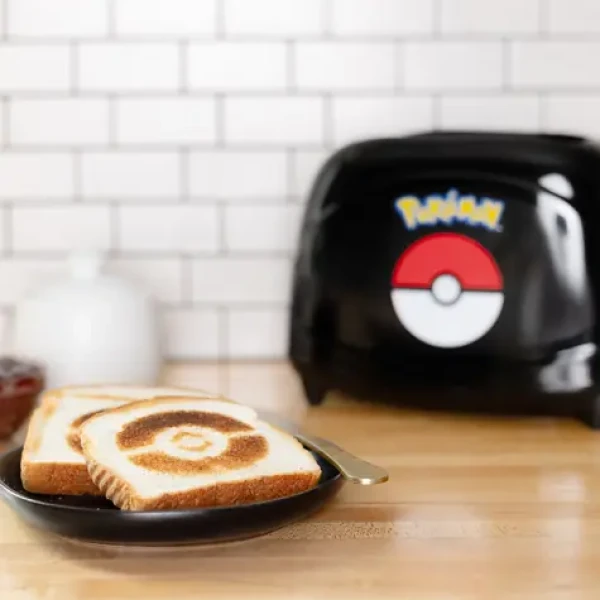 Uncanny Brand Sendvičovač Pokémon Poké Ball čierny / Sendvičovač / motív Poké Ball na hrianky / omrvinková zásuvka (3000115)
