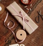 Ib Laursen Bavlnená stuha na cievke Rose - 5 m