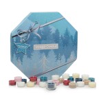 Yankee Candle Adventný kalendár 2023 veniec / 24 čajových sviečok v skle / 1 x sklenený svietnik (5038581151922)