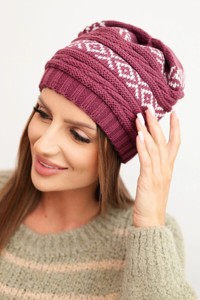 Dámska zimná čiapka so vzorom a vlnou K425 tmavo fialová UNI