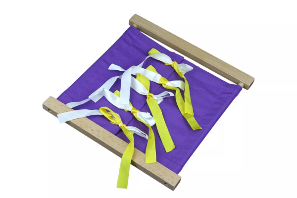 Moyo Montessori Moyo Montessori Zapínací rám - mašľa