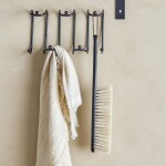 Bloomingville Drevená metlička Beech Wood Black