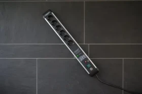 Brennenstuhl Premium-Protect-Line čierna/hliník / Prepäťová ochrana / 6 zásuviek / 5 m kábel / 60 000 A (1391010601)