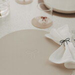 Eulenschnitt Oboustranné prostírání Bow Creme Ø 35 cm