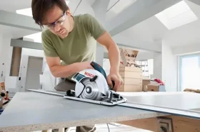 BOSCH GKS 65 GCE Professional modrá / Okružná píla / 1800W / Priemer 190 mm / 4700 ot/min / Hĺbka rezu 65 mm (0615990M93)