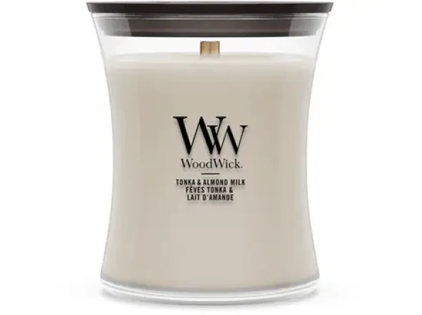 Woodwick Tonka Almond Milk sviečka stredná (5038581183480)
