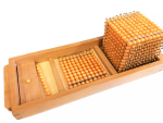 Moyo Montessori Moyo Montessori Úvodný podnos k perlovému materiálu
