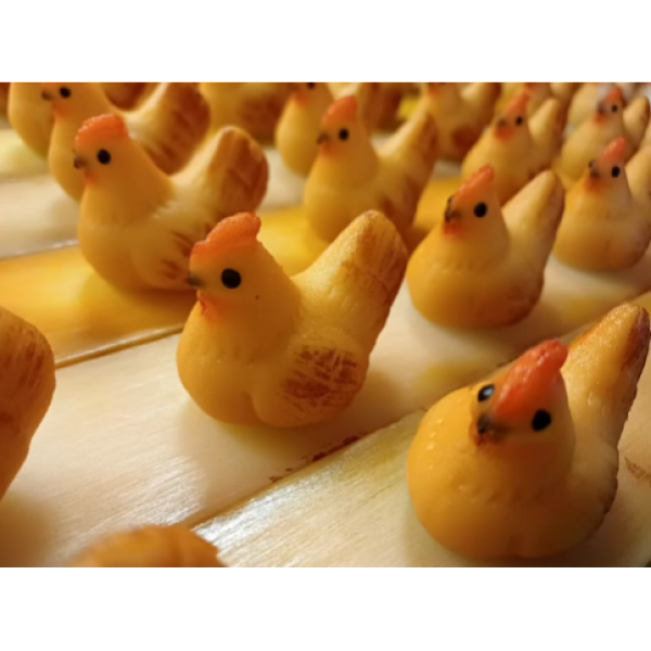Marcipánová figurka hnedá sliepka 4,5×5,5 cm, 35 g - Frischmann vyškov - Frischmann vyškov