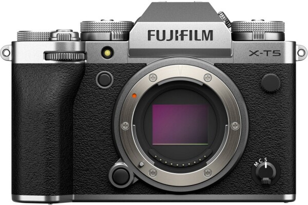 Fujifilm Fujifilm X-T5 + 16-80mm, silver