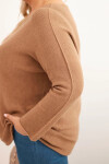Dámsky plus size sveter s lodičkovým výstrihom camel UNI
