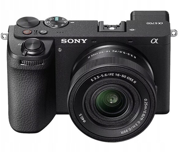 Sony A6700 + E 16-50mm f/3.5-5.6 OSS II (ILCE6700KB.CEC)