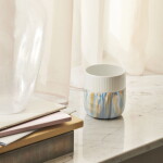 Royal Copenhagen Porcelánový hrnček Fluted Contrast Marble Ocean 350 ml