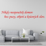 Veselá Stena Samolepka Nikdy neopúšťaj domov bez pusy, objatia a krásnych slov Farba: červená, Veľkosť: 40 x 12 cm