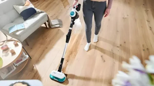 BOSCH Unlimited 7 ProHygienic Aqua biela / Aku tyčový vysávač 2v1 / vysávanie a umývanie / 40 min / 3 Ah / bezvreckový (BCS71HYG1)