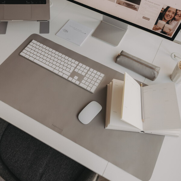 Eulenschnitt Bez názvu - Podložka na pracovní stůl Heart Grey 80 x 40 cm