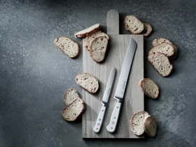 Wüsthof CLASSIC WHITE / Nôž na chlieb / 23 cm / kovaný z jedného kusa / plná ochrana prstov (1040201123)