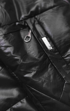 Černá lesklá dámská bunda model 15788643 S'WEST Barva: odcienie czerni, Velikost: