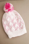 Dámska zimná čiapka s vlnou z ozdobného úpletu s bambulou K467 biela + ružová UNI
