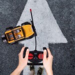 MalPlay Terénne vozidlo JEEP na diaľkové ovládanie 1:16 žltý