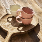 MADAM STOLTZ Hrnek Curves Light Yellow