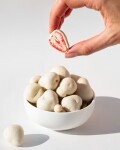 Vilgain Lyofilizované jahody v čokoláde – biela čokoláda 120 g