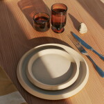 Ferm Living Kameninový tanier Erena Cream Ø 22 cm