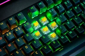 Razer BlackWidow V4 Pro Yellow Switch US čierna / Herná klávesnica / mechanická / Razer yellow / RGB / USB / US Layout (RZ03-04681800-R3M1)