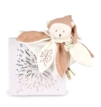 Doudou Darčeková sada Plyšový muchláčik medvedík s čiapočkou 25 cm ružový