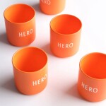 DESIGN LETTERS Porcelánový hrnček Orange Hero 300 ml