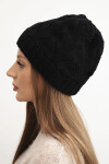 Dámska zimná čiapka s vlnou a štrukturálnou pleteninou K432 čierna UNI