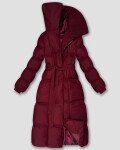 Dlouhá dámská zimní bunda ve vínové bordó barvě s páskem model 21483416 - J.STYLE odstíny červené S (36)