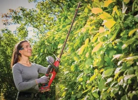 Einhell GP-CH 18/61 Li BL-Solo červená/čierna / Aku nožnice na živý plot / 18V / Dĺžka rezu 61 cm / Bez aku a nabíjačky (3410935)