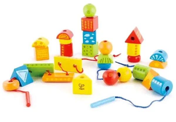Hape Navliekacie korále z geometrických tvarov