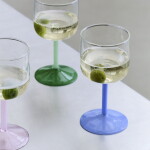 HAY Pohár na víno Tint Clear/Jade Light Blue – sada 2 ks