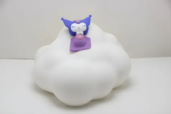 Bluesky Kuromi obláčik / Stolová lampa / dotykové ovládanie / USB-C / 3 stupne jasu (KR703730EPM)