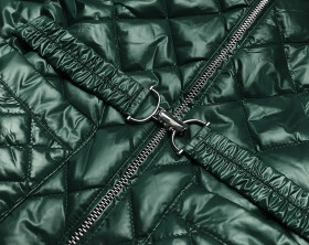 Tmavě zelená prošívaná dámská bunda páskem (BH2208) Barva: odcienie zieleni, Velikost:
