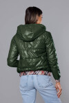 Krátká zelená dámská bunda ozdobným lemováním (B8030-10) Barva: odcienie zieleni, Velikost: