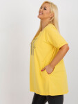 Žlutá dlouhá halenka plus size s nápisem JEDNA VELIKOST